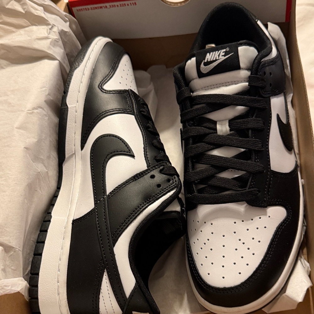 Nike Classic Black and White Low-Tops - Picture 3 of 6